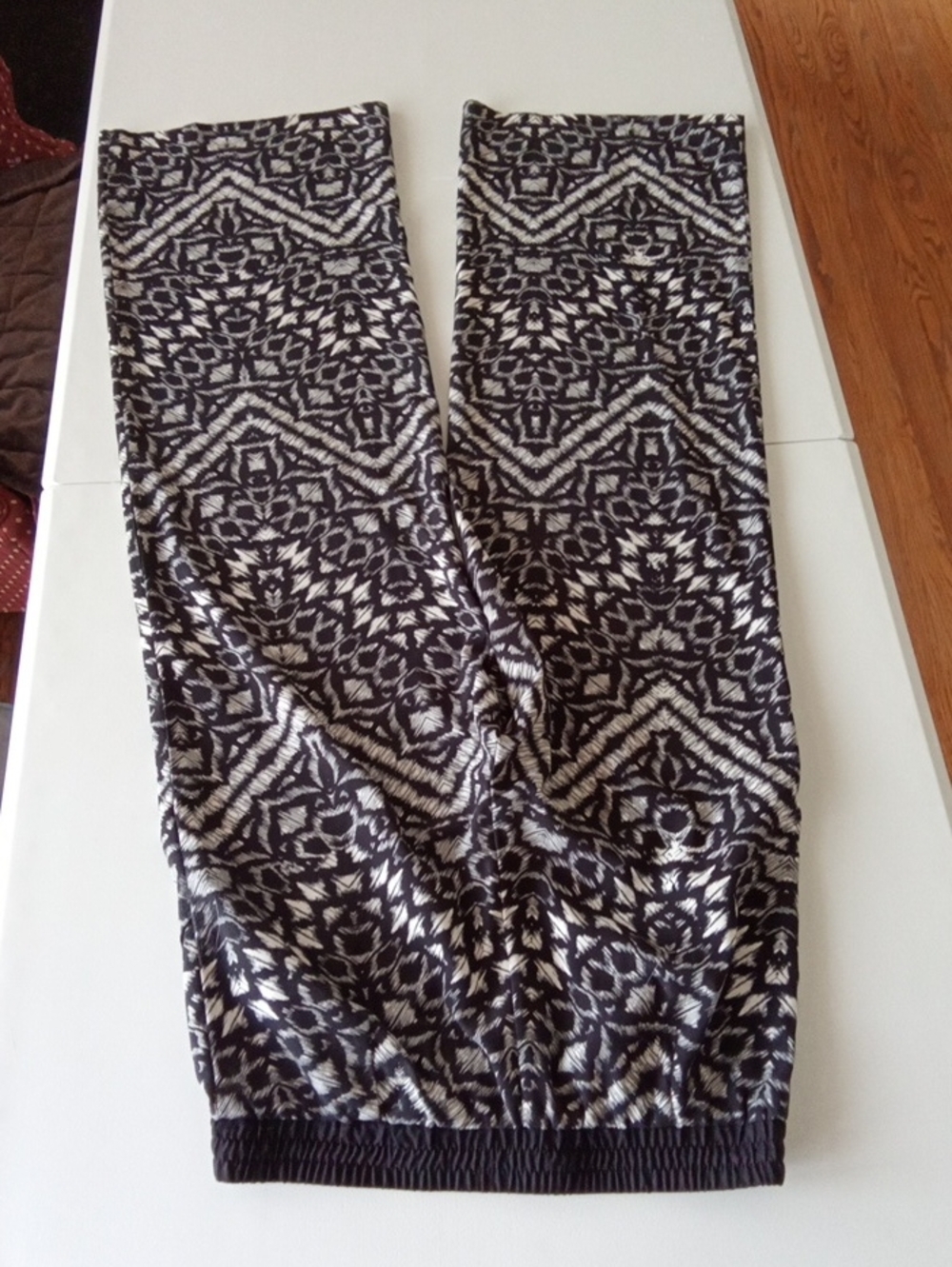 Sanctuary Black & White Geometric Pants
